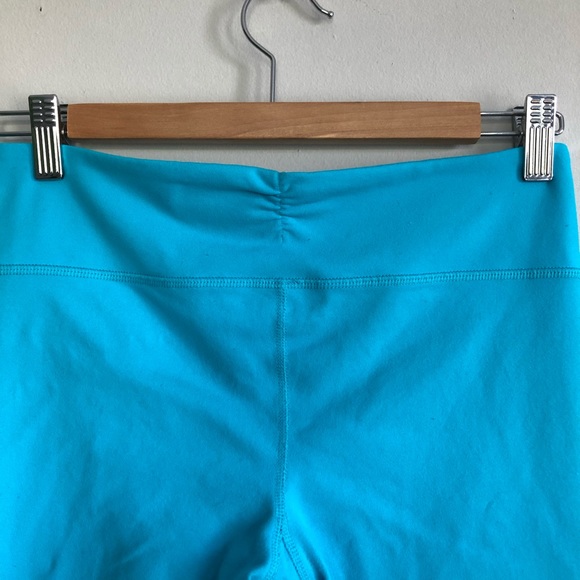 lululemon athletica Vivid Blue Cropped Leggings - Picture 6 of 7